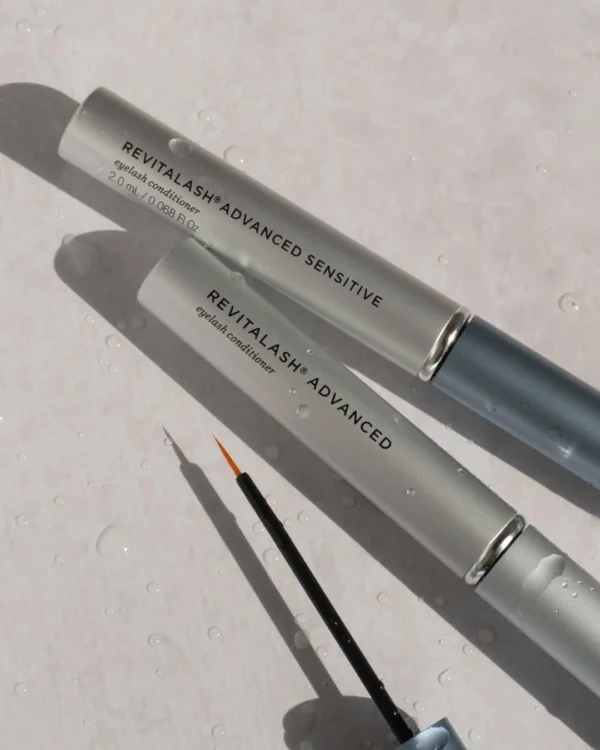 Revitalash advanced en advanced sensitive geopend